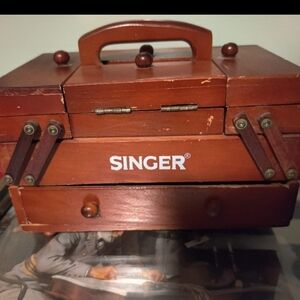 Singer Wooden Sewing Box - Brown